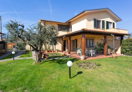 Villa in Pietrasanta, Italy