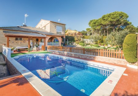 Villa in La Goba, Spain