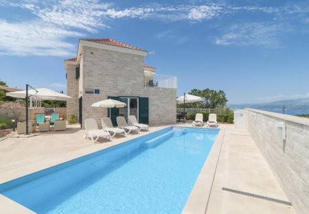 Villa in Škrip, Croatia