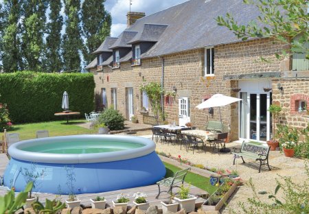 Villa in Fougerolles-du-Plessis, France