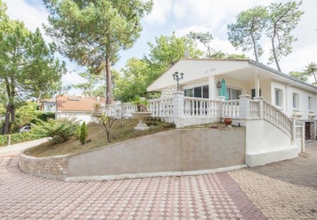 House in Nord-Est Vallieres, France
