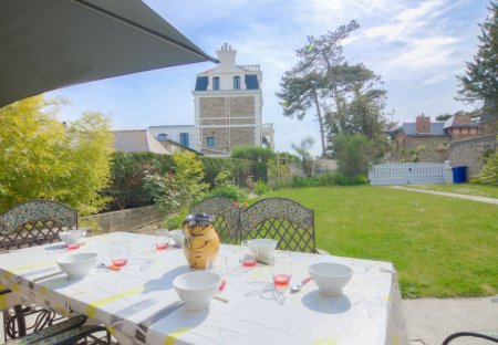 House in Parame Centre-Rochebonne, France