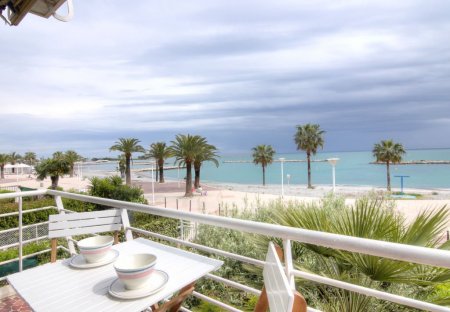 Apartment in Les Paluds, the South of France