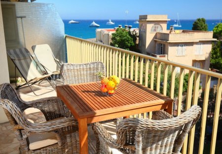 Apartment in Place de Gaulle, the South of France