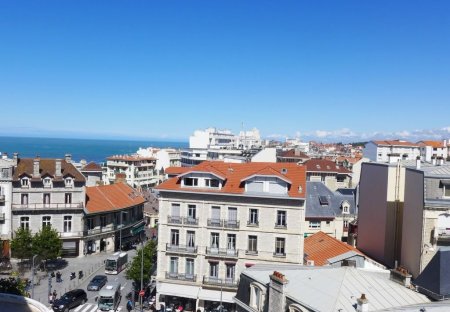 Apartment in Halles-Hurlague, France