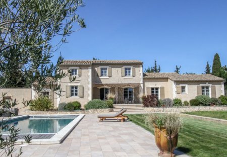 House in Châteaurenard Est, the South of France