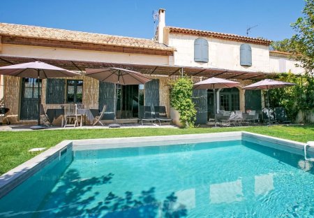 Apartment in Paradou, the South of France