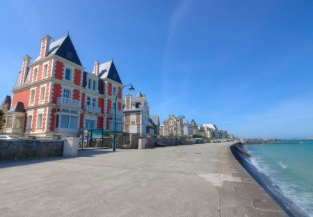 Apartment in Parame Centre-Rochebonne, France