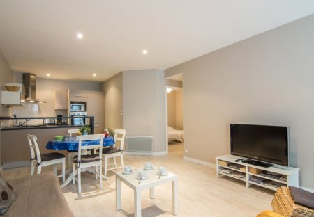 Apartment in Intra-Muros, France