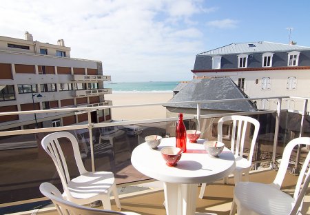 Apartment in Parame Centre-Rochebonne, France