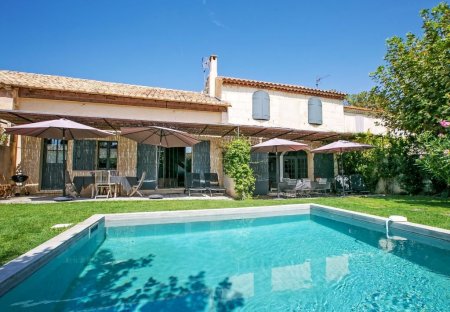 Apartment in Paradou, the South of France
