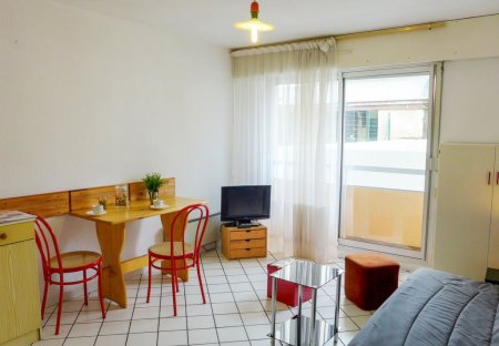 Apartment in Halles-Hurlague, France