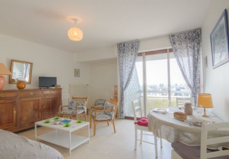 Apartment in Le Sillon-Courtoisville, France