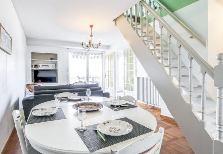 Apartment in Parame Centre-Rochebonne, France