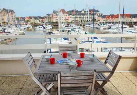Apartment in Port-Gare, France