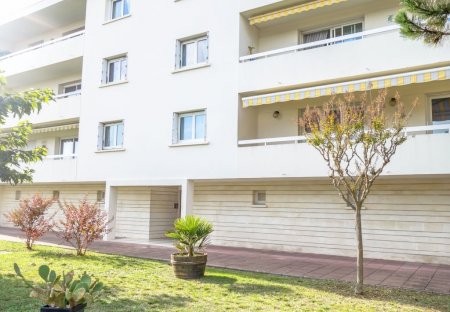Apartment in Pontaillac, France