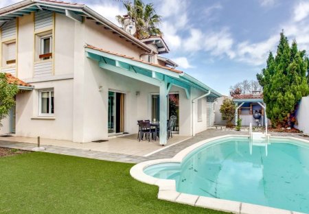 House in Cinq Cantons-Golf, France