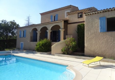 House in Saint-Saturnin-lès-Apt, the South of France