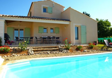 House in Saint-Saturnin-lès-Apt, the South of France: OLYMPUS DIGITAL CAMERA