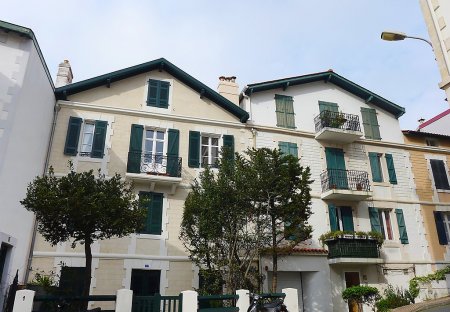 Apartment in Halles-Hurlague, France