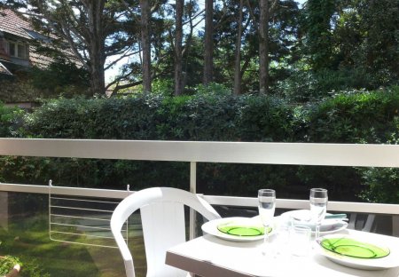 Apartment in Cinq Cantons-Golf, France