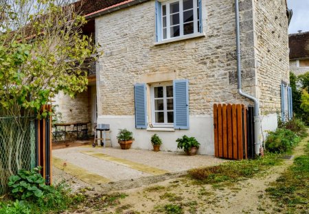 House in Saint-Martin-sur-Armançon, France