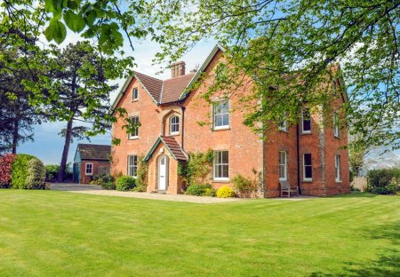 Cottage in Oldbury-Upon-Severn, England