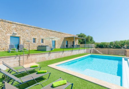 Villa in Maria de la Salut, Majorca