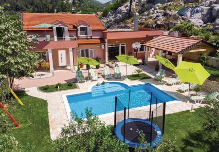 Villa in Baćina, Croatia