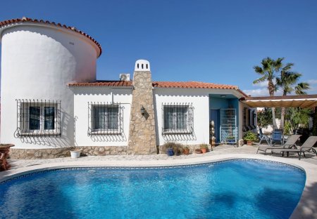 Villa in Deveses, Spain