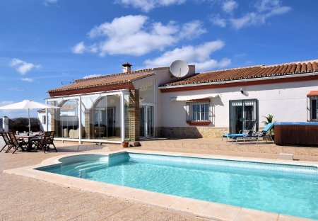 Villa in Arenas, Spain