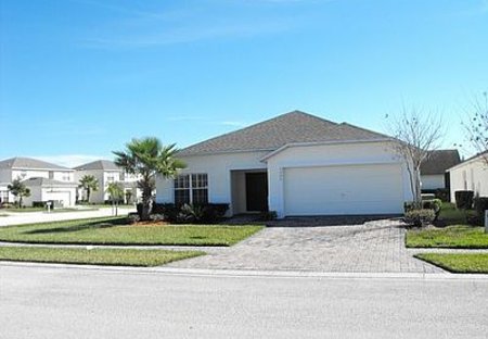 Villa in Cumbrian Lakes, Florida: Front Elevation