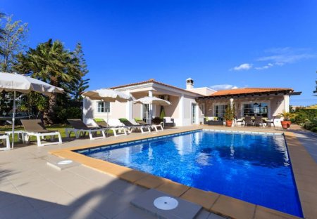 Villa in Vale Centianes, Algarve