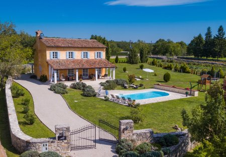 Villa in Makovci, Croatia
