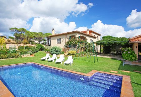 Villa in La Goba, Spain
