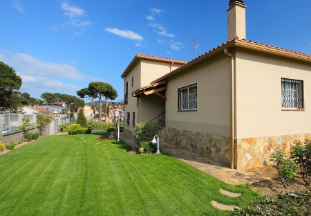 Villa in La Goba, Spain