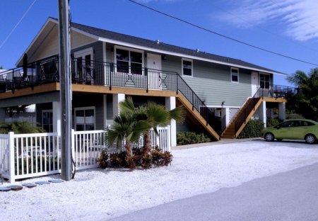 Apartment in Holmes Beach, Florida