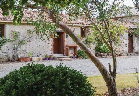 Villa in Cléré-sur-Layon, France
