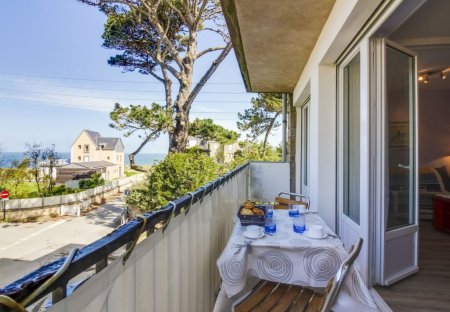 Apartment in Port Blanc-St Enogat La Malouine, France