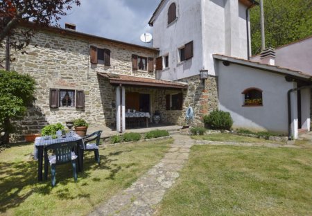 Villa in Piano di Giuliano, Italy