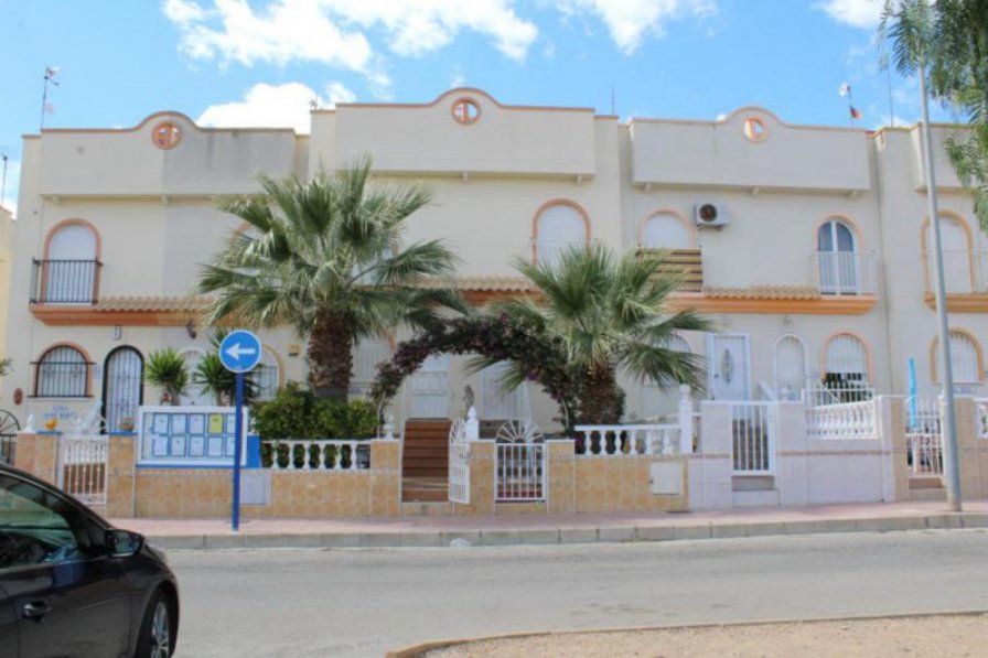 Town house to rent in Urbanización La Florida, Spain with shared pool