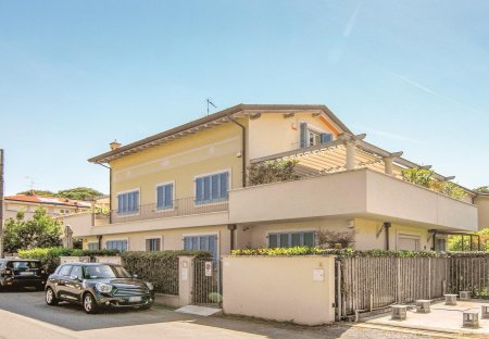 Apartment in Pietrasanta, Italy
