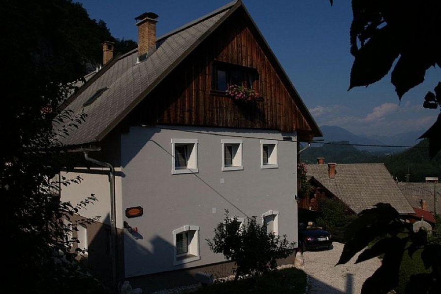 Apartment to rent in Slamniki, Slovenia with private pool 25886