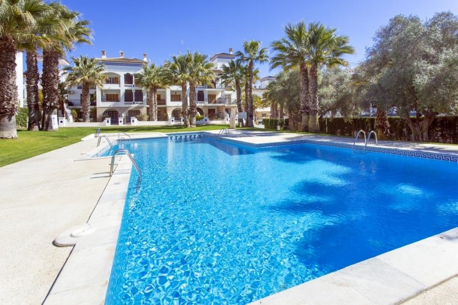 Penthouse apartment to rent in Villamartín, Spain with shared pool 259420