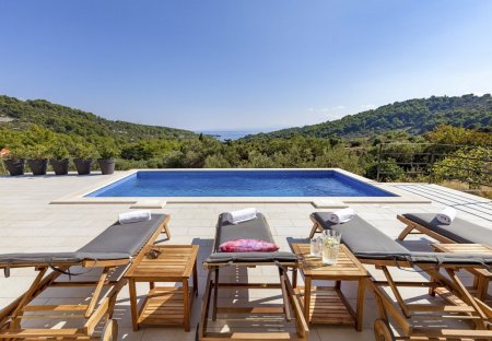 Villa in Selca, Croatia