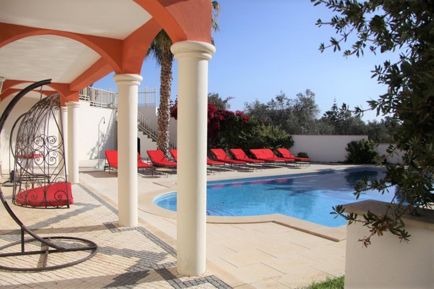 Villa to rent in Alvor, Algarve with private pool 259948