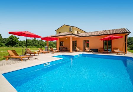 Villa in Brajkovići, Croatia