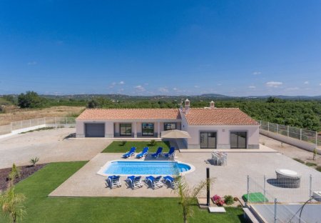 Villa in Alcantarilha, Algarve