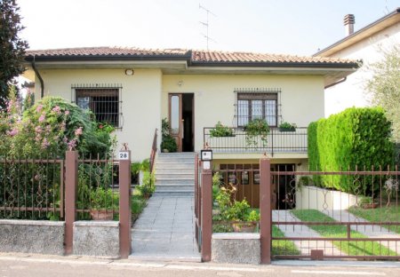 Villa in Pacengo, Italy