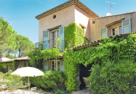 House in Châteauneuf-Grasse, the South of France